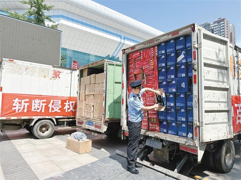 广东省东莞举行2024年侵权假冒伪劣商品销毁行动